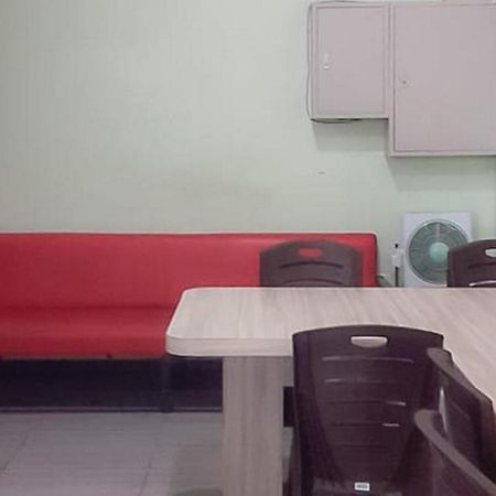 Guest House Anak Raja Pangkalan Bun Syariah Mitra Reddoorz Exterior photo
