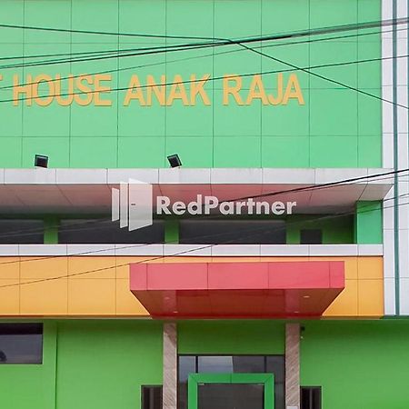 Guest House Anak Raja Pangkalan Bun Syariah Mitra Reddoorz Exterior photo