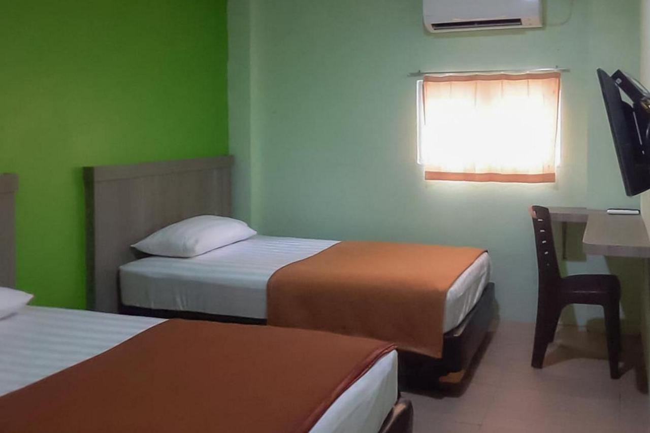Guest House Anak Raja Pangkalan Bun Syariah Mitra Reddoorz Exterior photo