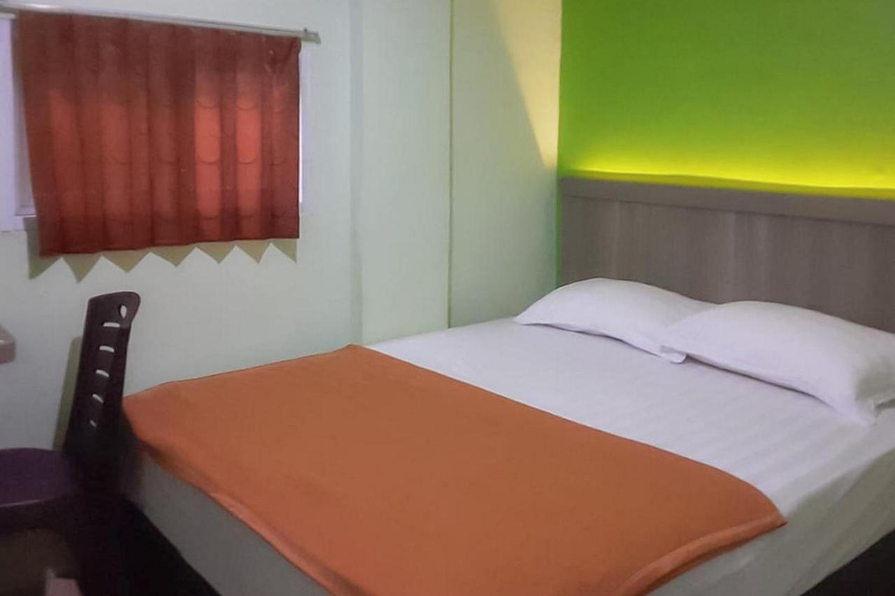 Guest House Anak Raja Pangkalan Bun Syariah Mitra Reddoorz Exterior photo